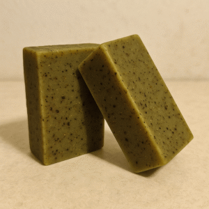 Savon exfoliant "Noyaux d'Olive & Romarin"